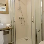 بيت ضيافة Hall Apart&rooms 3*
