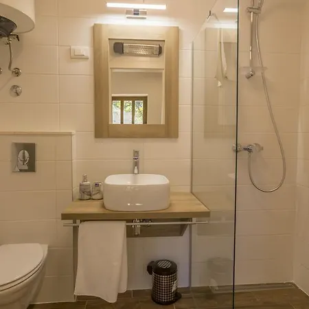 Guest house Hall Apart&rooms *